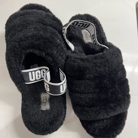 Ugg Sandal Slippers - Picture 1 of 3